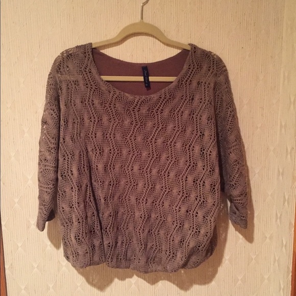 Final Touch Tops - Beautiful Tan crocheted blouse Sz S